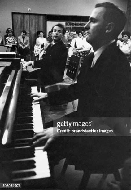 Master classes for piano. Led by Austrian pianist Paul Badura-Skoda. Vienna. About 1960. Photographie by Franz Hubmann.