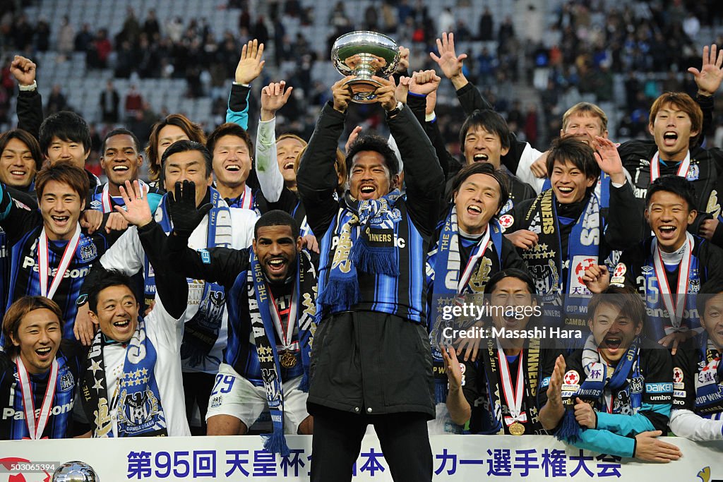 Urawa Red Diamonds v Gamba Osaka - 95th Emperor's Cup Final