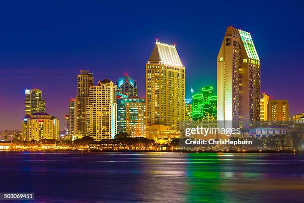 skyline von san diego, kalifornien, usa - san diego stock-fotos und bilder