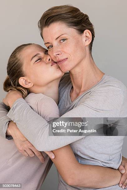 beauty picture of mother and daughter in studio - 40s woman t shirt studio imagens e fotografias de stock