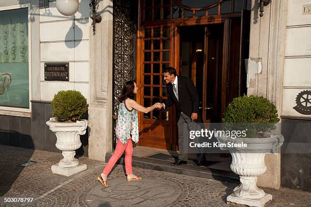 grand hotel parkers, naples, italy - door attendant imagens e fotografias de stock