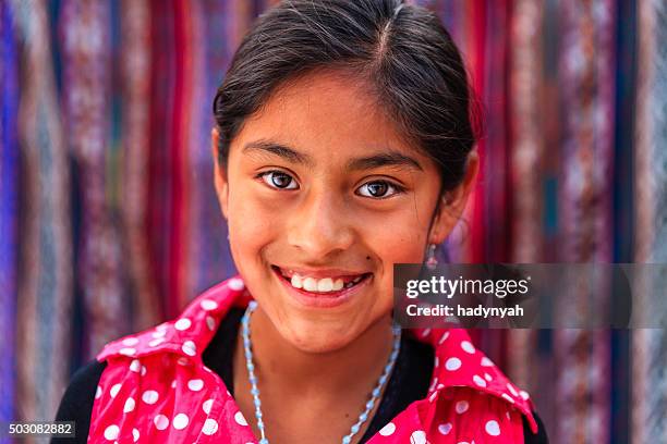 retrato de belleza chica peruano en pisac el sagrado valley - quechuas fotografías e imágenes de stock