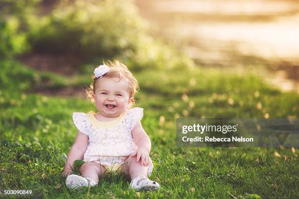 laughing baby girl - weibliches baby stock-fotos und bilder