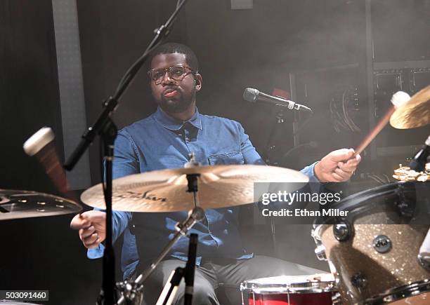 Demar Hamilton. Sign Drummer Demar Hamilton Photos and Premium High Res Pictures - Getty Images