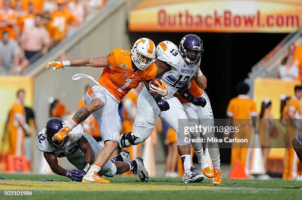 Jalen Hurd of the Tennessee Volunteers runs past Joseph Jones and Deonte Gibson of the Northwestern Wildcats during the second half of the Outback...