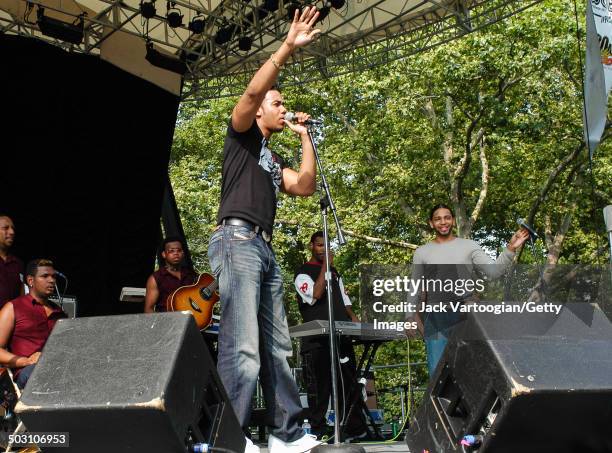 American Batchata singer Anthony 'Romeo' Santos leads his band Aventuraat Central Park SummerStage, New York, New York, August 2, 2003.