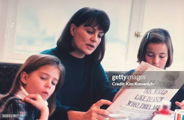 Author Dr. Nancy Snyderman reading to daughters Kate & Rachel at home.