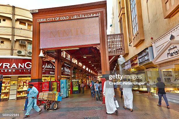 entrance to the gold souk, deira in dubai - deira stockfoto's en -beelden