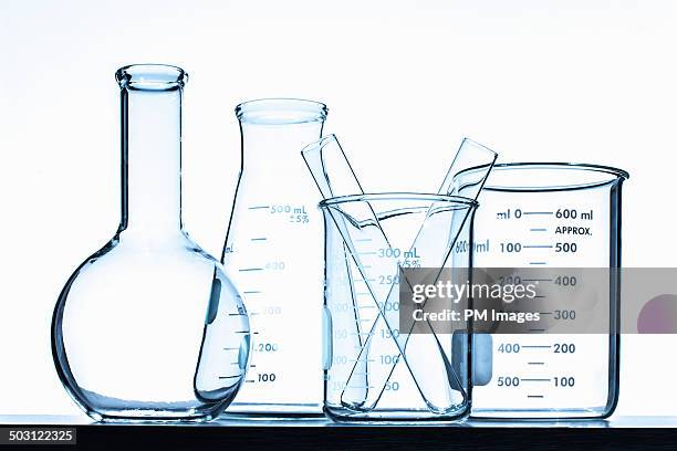 family of chemistry glassware - attrezzatura per la ricerca foto e immagini stock