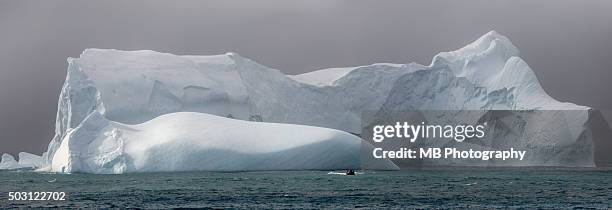 iceberg - elephant island south shetland islands stockfoto's en -beelden