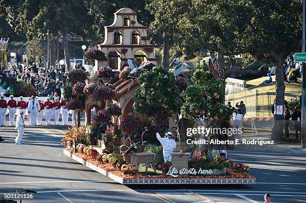 The Miracle-Gro float participates in the 127th Tournament of Roses Parade presented by Honda on January 1, 2016 in Pasadena, California.