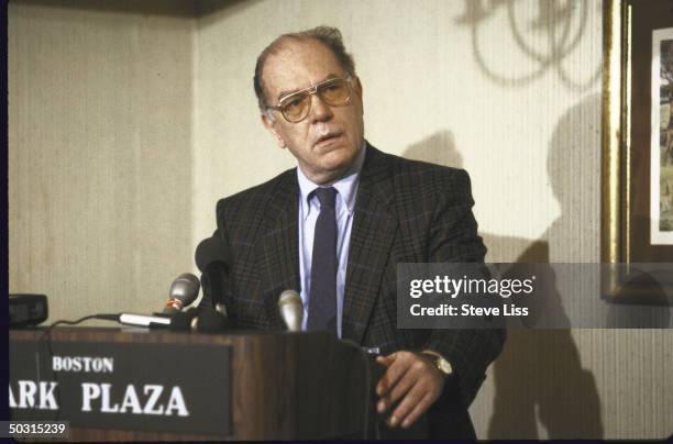 Right-wing politician Lyndon H. LaRouche speaking at a press conference.