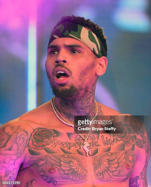 Singer Chris Brown performs at Drai's Beachclub - Nightclub at the Cromwell Las Vegas kicking off Drai's LIVE 2016 on January 1, 2016 in Las Vegas,...