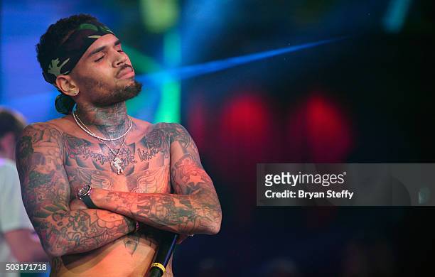 Singer Chris Brown performs at Drai's Beach Club - Nightclub at the Cromwell Las Vegas kicking off Drai's LIVE 2016 on January 1, 2016 in Las Vegas,...
