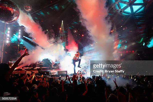 Singer Chris Brown performs at Drai's Beachclub - Nightclub at the Cromwell Las Vegas kicking off Drai's LIVE 2016 on January 1, 2016 in Las Vegas,...