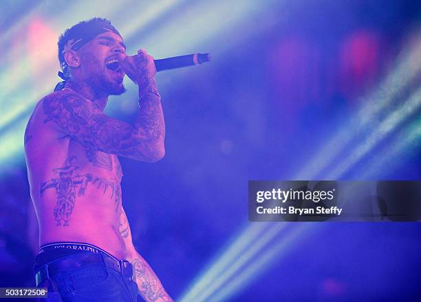 Singer Chris Brown performs at Drai's Beachclub - Nightclub at the Cromwell Las Vegas kicking off Drai's LIVE 2016 on January 1, 2016 in Las Vegas,...