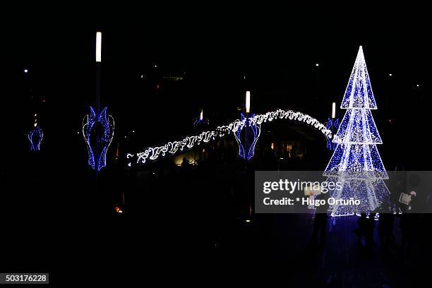 thousands prepare to celebrate new year in puebla - mexico - familia feliz stock pictures, royalty-free photos & images