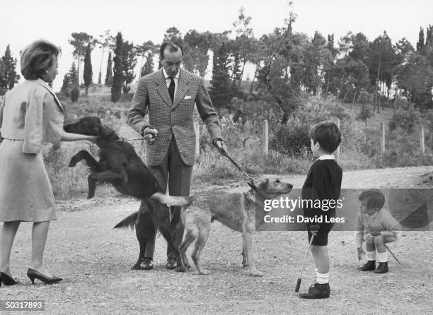 Designer Emilio Pucci and family : wife Christina, son Assenandro, daughter Laudomia playing w. Their two setters.