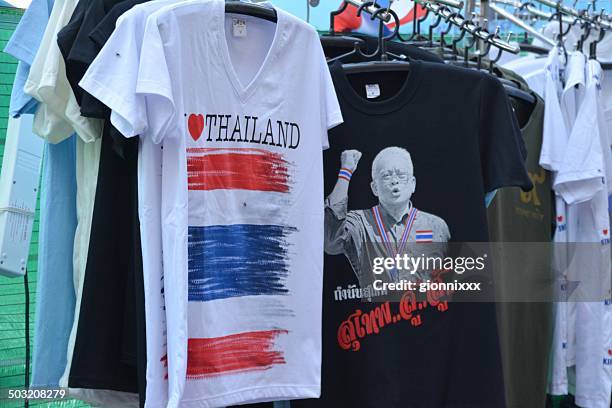 t-shirts for sale, anti-government demonstration in bangkok - banglamphu stock pictures, royalty-free photos & images