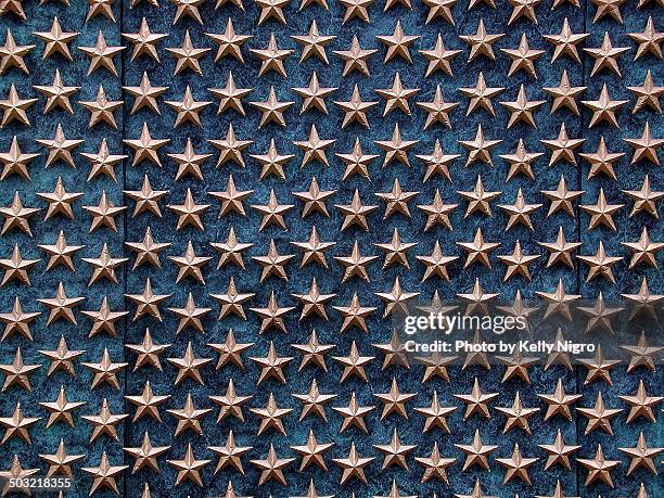 the freedom wall - conmemorativo de guerra fotografías e imágenes de stock