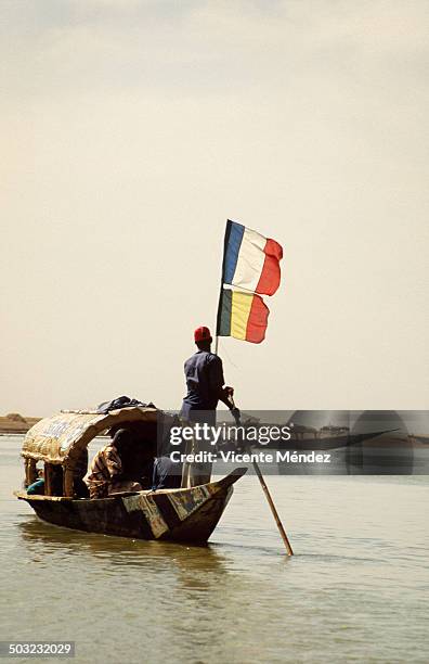 pinnace on the niger river, mopti - niger river stock pictures, royalty-free photos & images