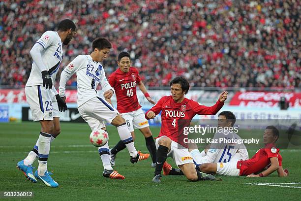 Tatsuya Uchida of Gamba Osaka and Daisuke Nasu of Urawa Red Diamonds compete for the ball during the 95th Emperor's Cup final between Urawa Red...