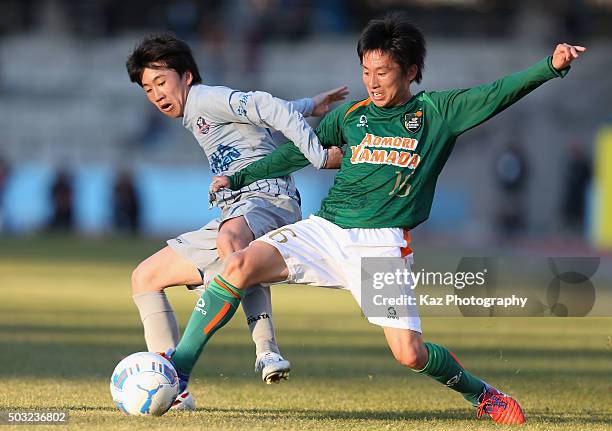 Kai Yoshida of Aomori Yamada and Takashi Kikutani of Seiwa Gakuen compete for the ball during the 94th All Japan High School Soccer Tournament second...