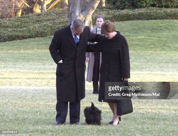 President George W. Bush and First Lady Laura Bush ) returning to the White House fr. Their Crawford, Texas ranch.