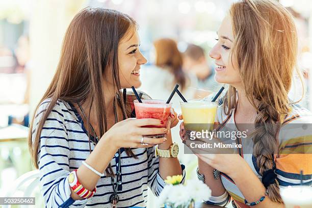 drinking smoothies - bar girl stock pictures, royalty-free photos & images