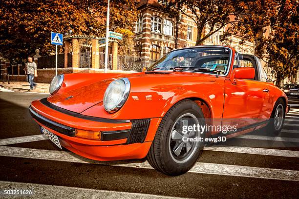 clásico porsche 911 targa - porsche carrera fotografías e imágenes de stock