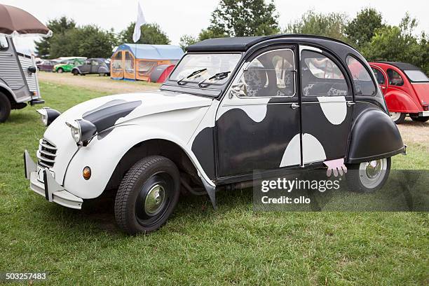 citroen 2cv-rindsleder - citroën stock-fotos und bilder