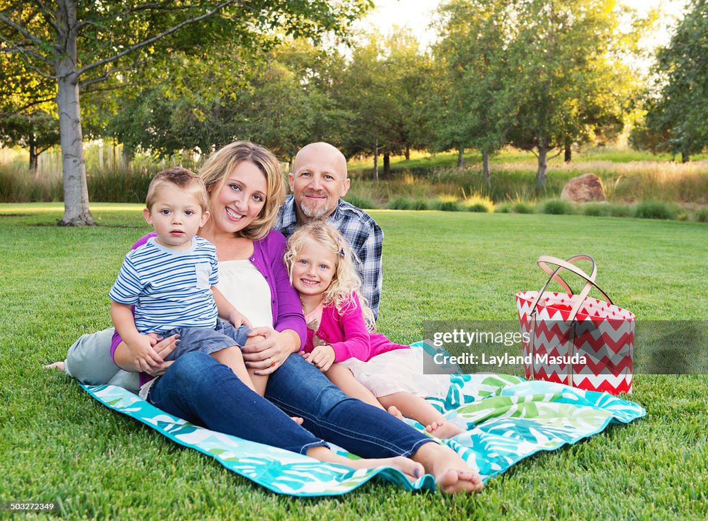 Fun Family - Mom, Dad, Girl, Boy