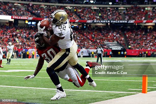 Benjamin Watson of the New Orleans Saints scores a touchdown over Charles Godfrey of the Atlanta Falcons during the first half at the Georgia Dome on...