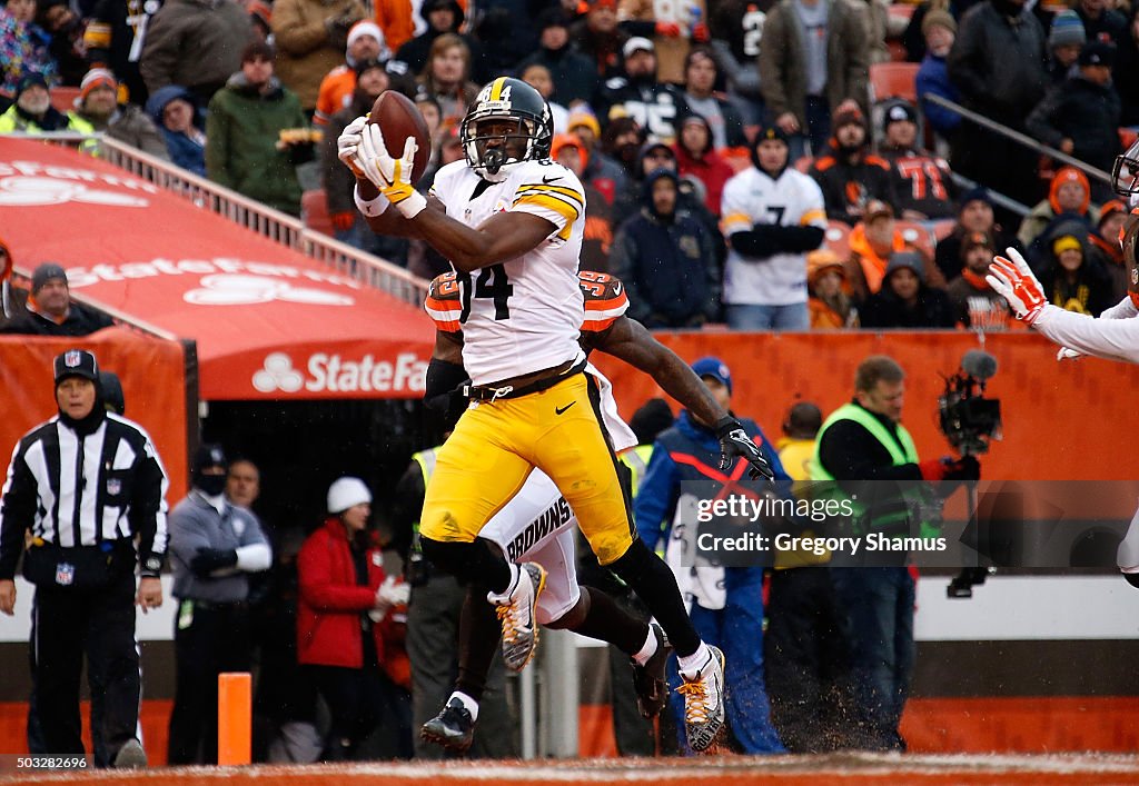 Pittsburgh Steelers v Cleveland Browns