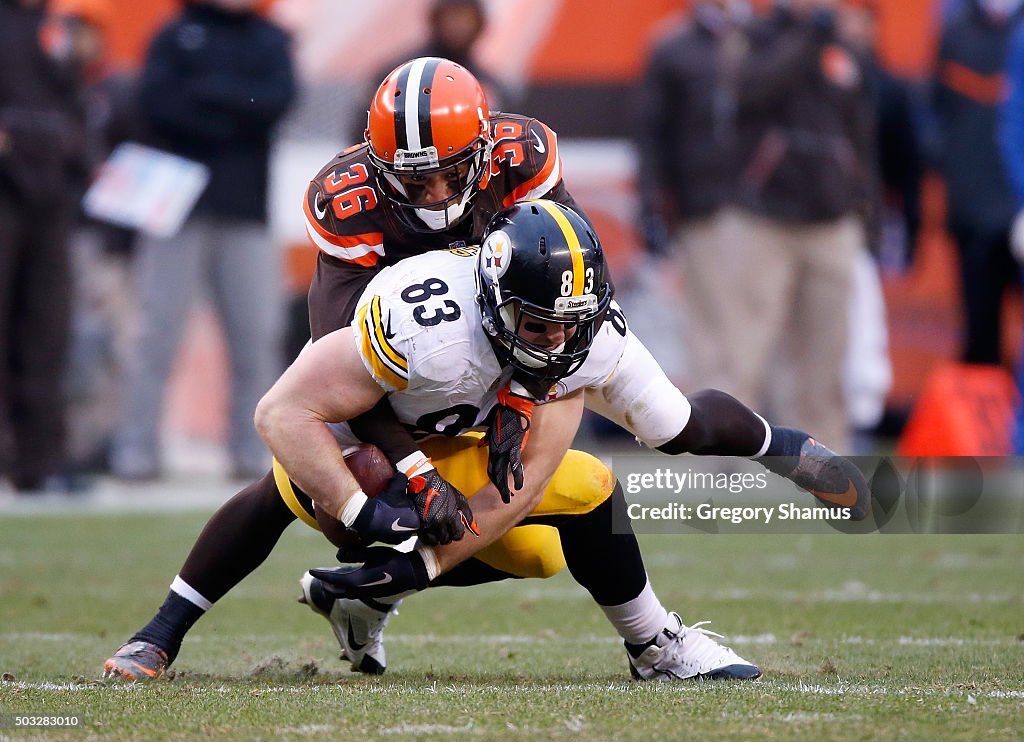 Pittsburgh Steelers v Cleveland Browns