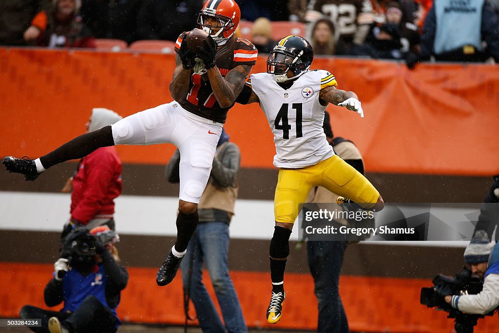 Pittsburgh Steelers v Cleveland Browns