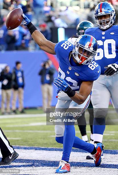 Rueben Randle of the New York Giants celebrates after scoring a 45 yard touchdown in the third quarter to take the lead in their game against the...