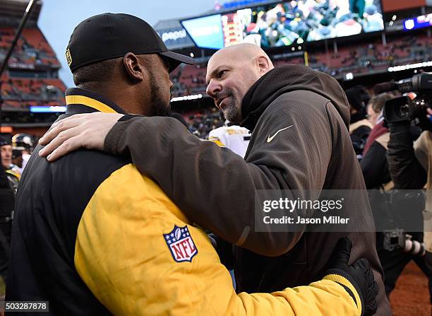 Head coach Mike Pettine of the Cleveland Browns congratulates head coach Mike Tomlin of the Pittsburgh Steelers after Pittsburgh's 28-12 win at...