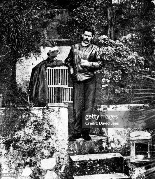 Copy of photo of Russian writer Maxim Gorky visiting Marquis di Spinola, ca. 1909.