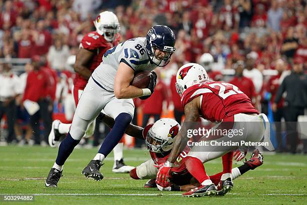 Tight end Chase Coffman of the Seattle Seahawks runs with the football after a reception during the NFL game at the University of Phoenix Stadium on...