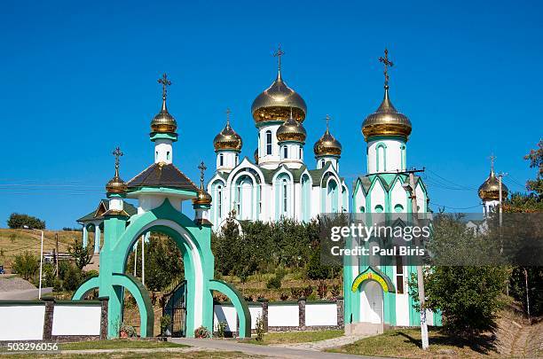 onion domes russian orthodox church in mukacheve - cupola a cipolla foto e immagini stock