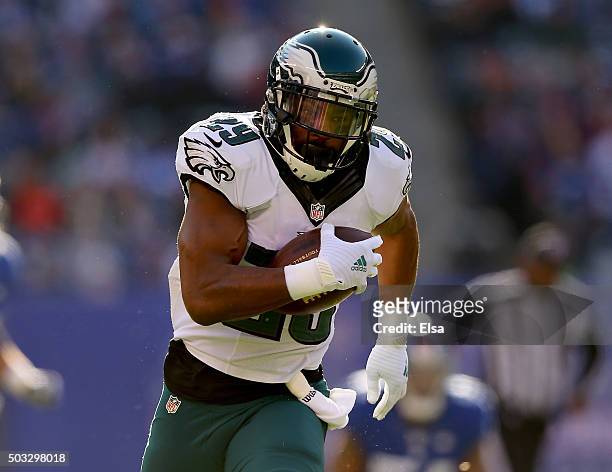 DeMarco Murray of the Philadelphia Eagles carries the ball in for a touchdown in the first quarter against the New York Giants at MetLife Stadium on...
