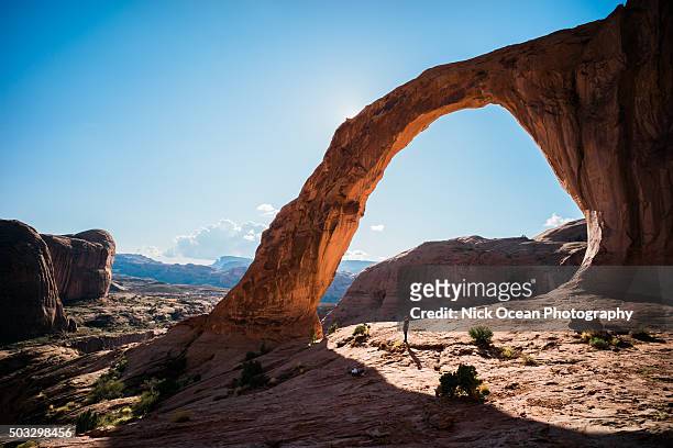 corona arch, moab, utah - arches stock-fotos und bilder