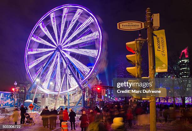 party on grande-allée for new year's eve with ferris wheel - quebec city nightlife stock pictures, royalty-free photos & images