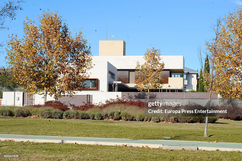 Celebrities Sighting In Madrid - November 27, 2015