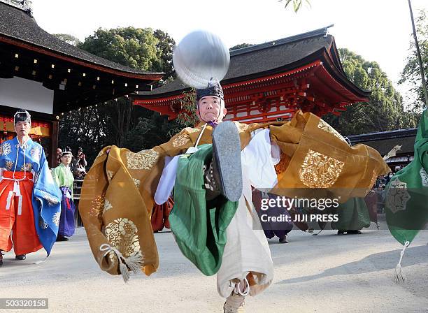 285 Japanese Kemari Stock Photos High Res Pictures And Images Getty 285-japanese-kemari-stock-photos-high-res-pictures-and-images-getty