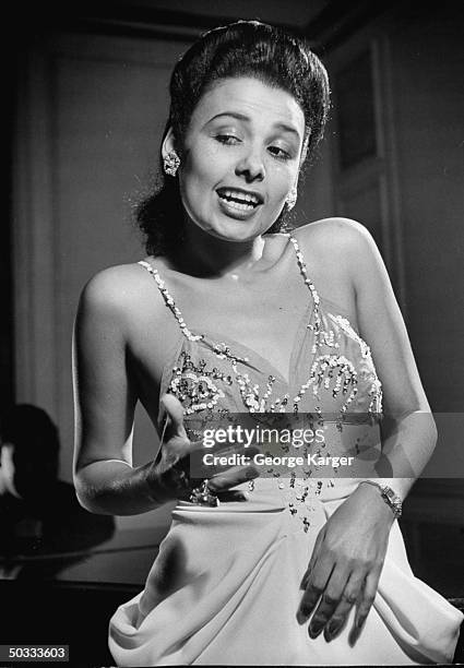 Singer Lena Horne singing the lyrics People say, in Boston even beans do it Cole Porter's Let's Do It w/o a microphone in front of rapt guests in...