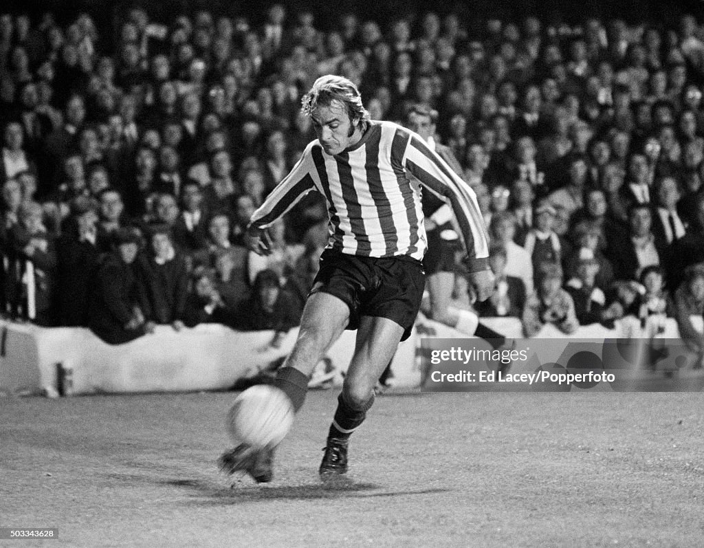 Ron Davies in action for Southampton, 15th September 1971. News Photo - Getty Images