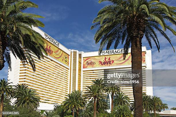 mirage hotel and casino in las vegas - mirage las vegas stock pictures, royalty-free photos & images