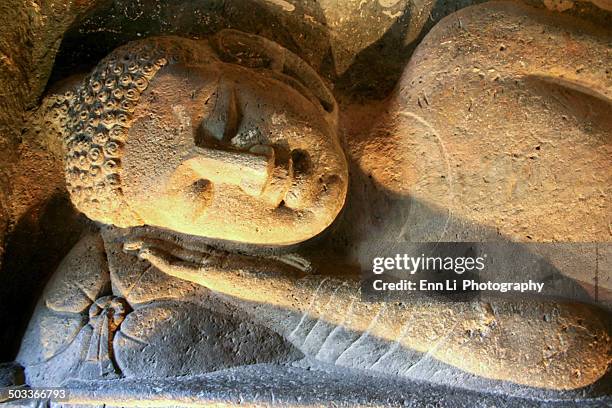 reclining buddha - ajanta caves stockfoto's en -beelden